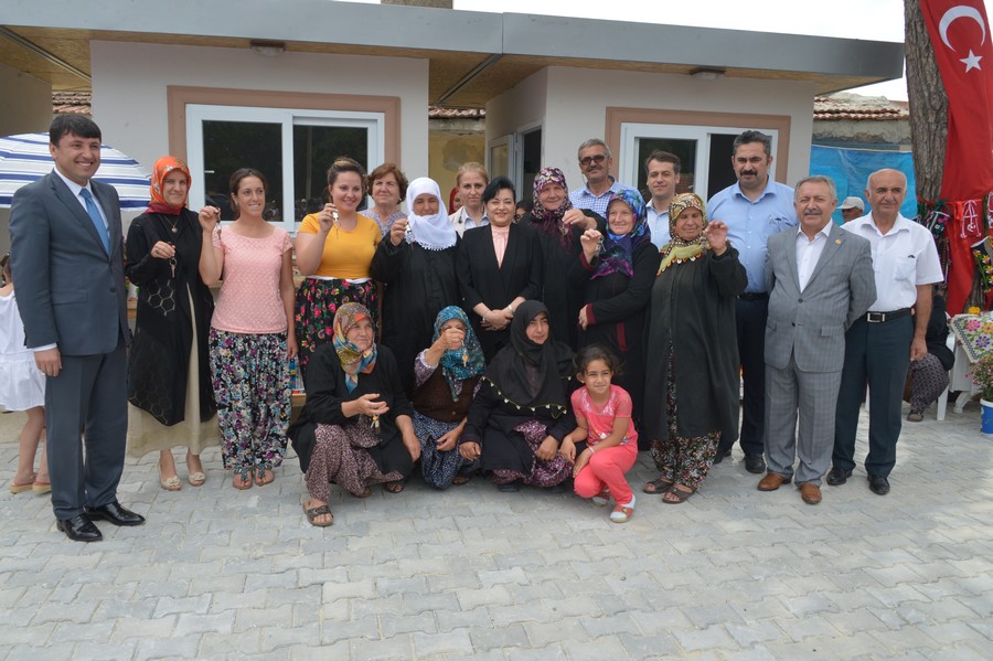 Vali Civelek, Poyralı Köyü Yöresel Ürünler Çarşısı’nın Açılışını Gerçekleştirdi…