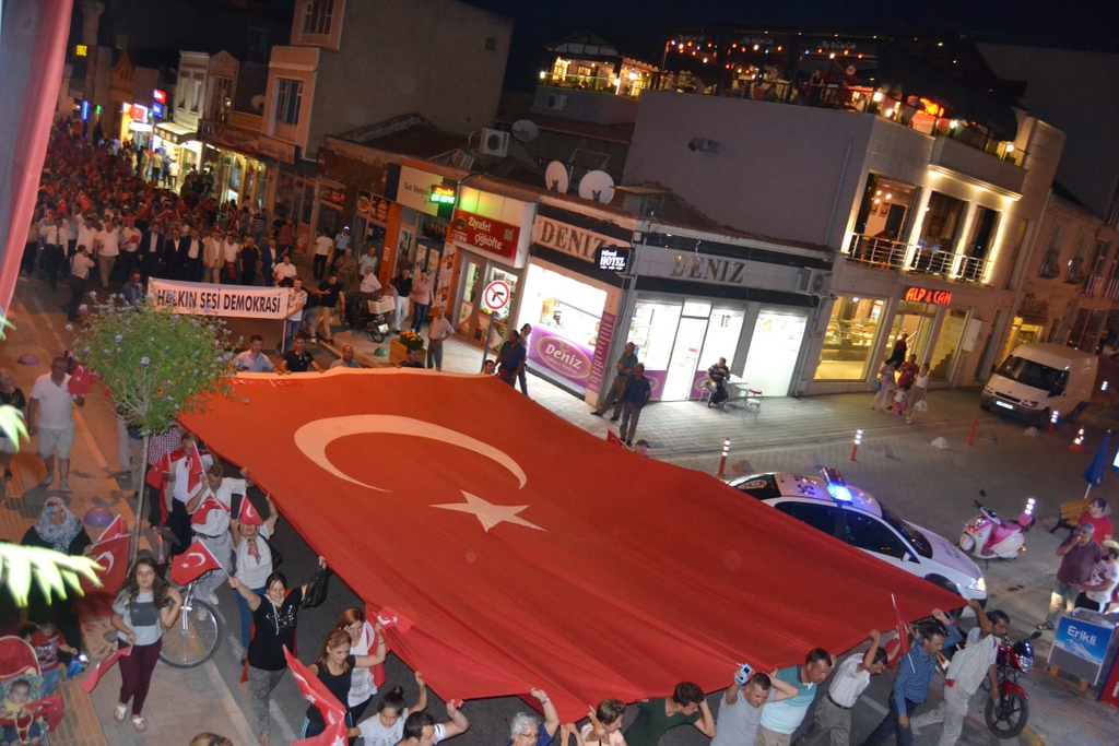 Babaeski cumhuriyet ve demokrasi için yürüdü