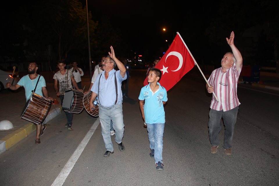 Ramazan ayı davul ve zurna ile uğurlandı