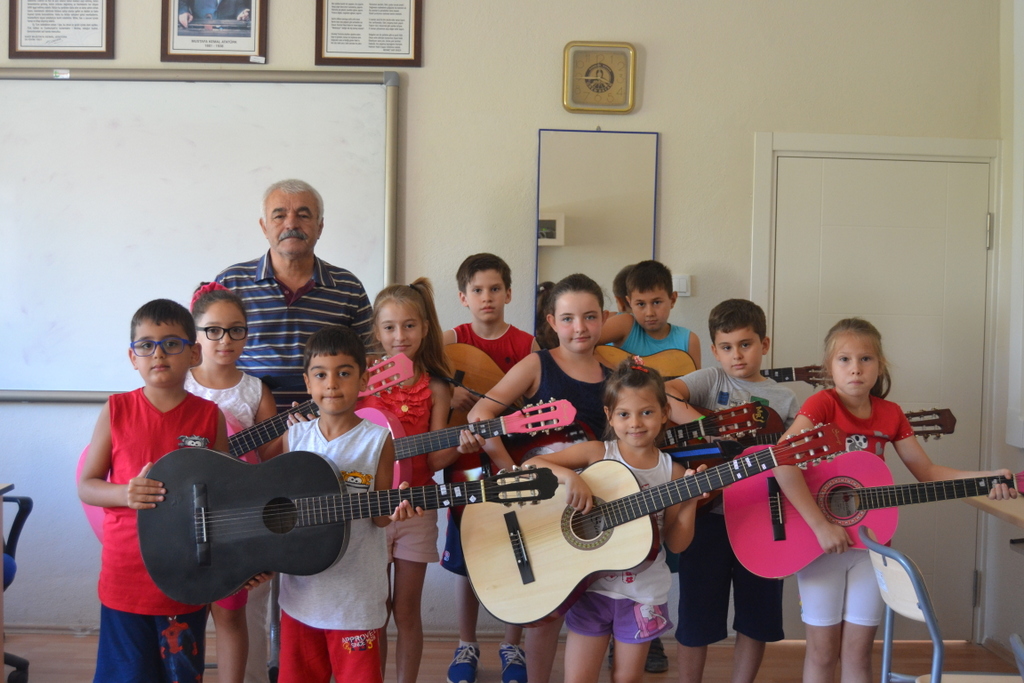 Gitar kursuna yoğun ilgi