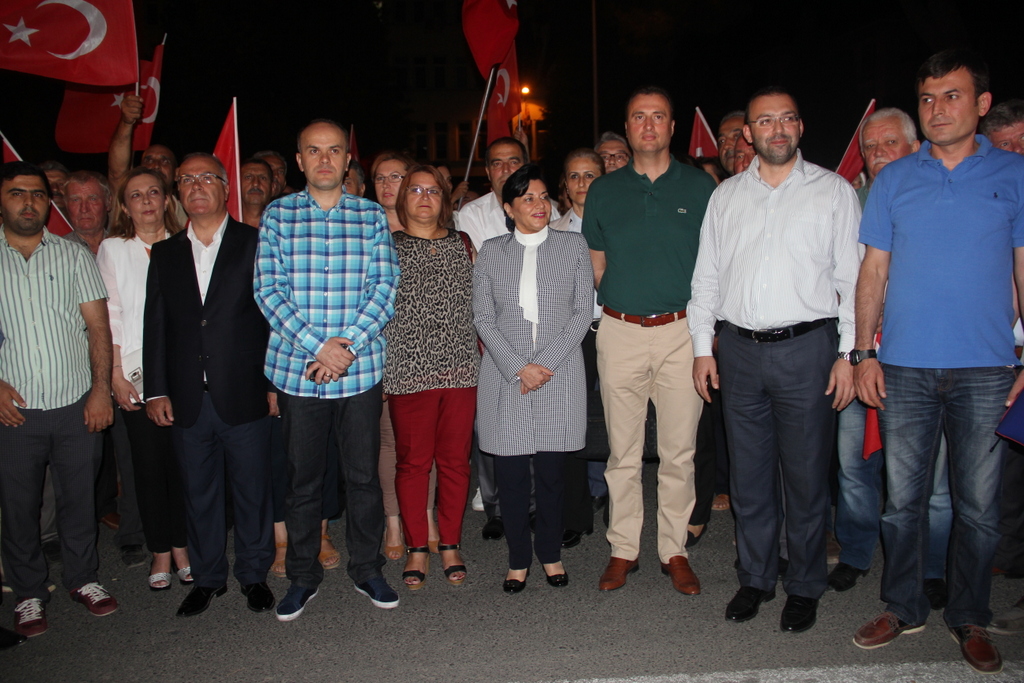 BABAESKİ’DE “DEMOKRASİ NÖBETİ’NE, VALİ CİVELEK’TE KATILDI…