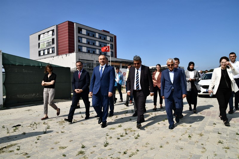 Vali Soytürk Yapımı Devam Eden Hastaneyi Ziyaret Etti