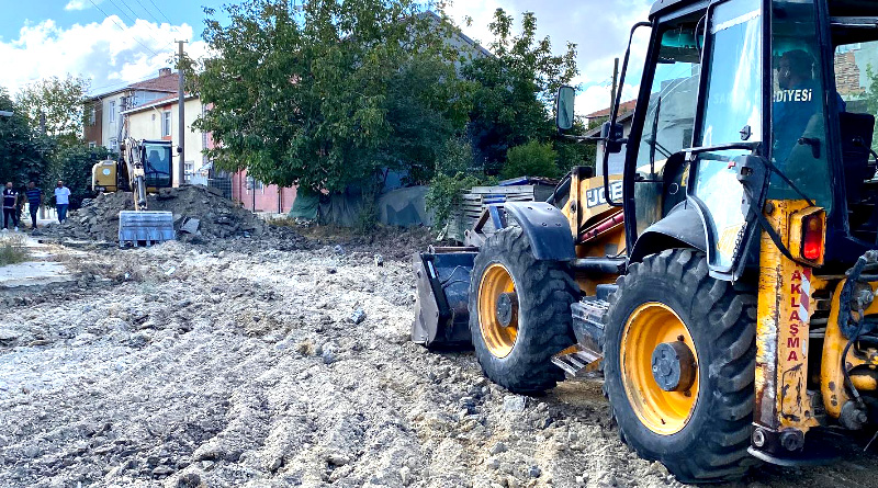 Büyükyoncalı’da yol çalışmaları devam ediyor