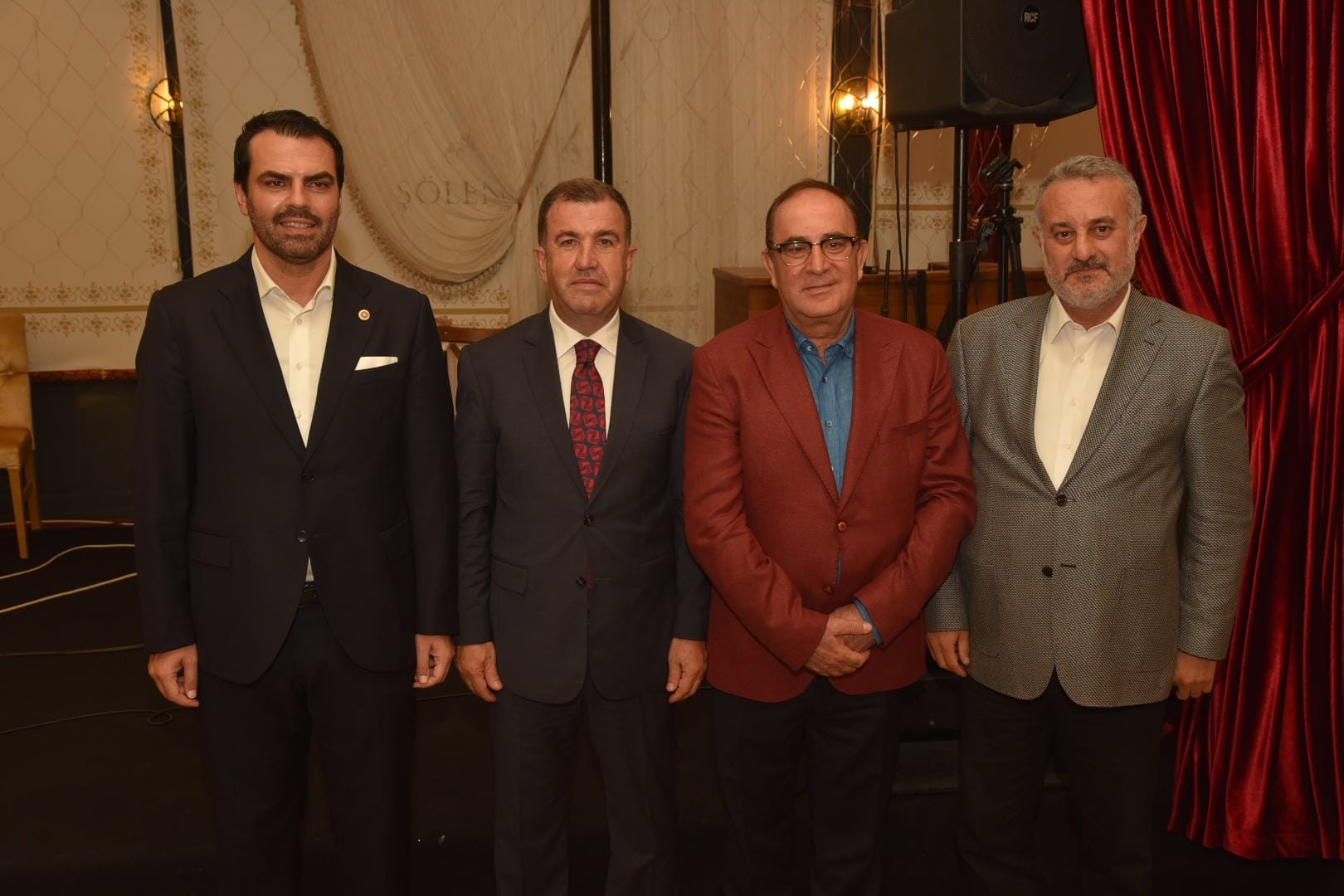 Mustafa Eldivan için veda yemeği düzenlendi
