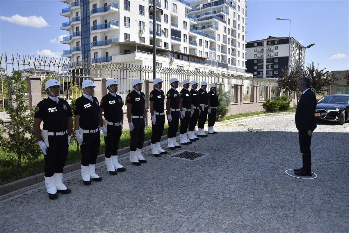 Vali Yunus Sezer, İl Emniyet Müdürlüğü ve İl Jandarma Komutanlığını Ziyaret Etti
