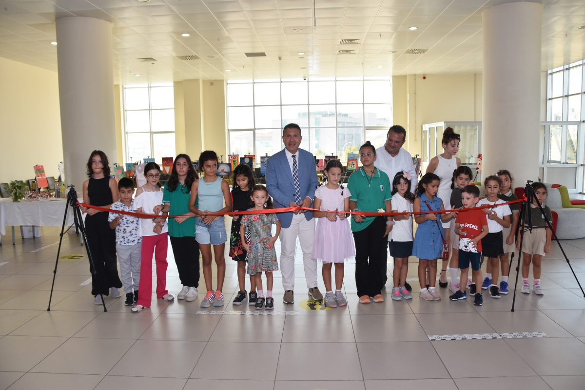 Tekirdağ NKÜ’de Miniklerden Resim Sergisi