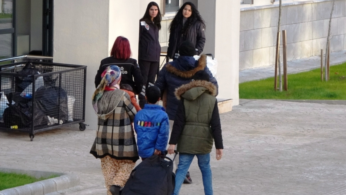 DEPREMZEDELER OTELLERİ BOŞALTTI