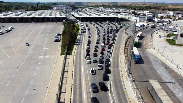 Sınır kapısında gurbetçi yoğunluğu bitti, Bulgarlar Edirne'ye akın etti