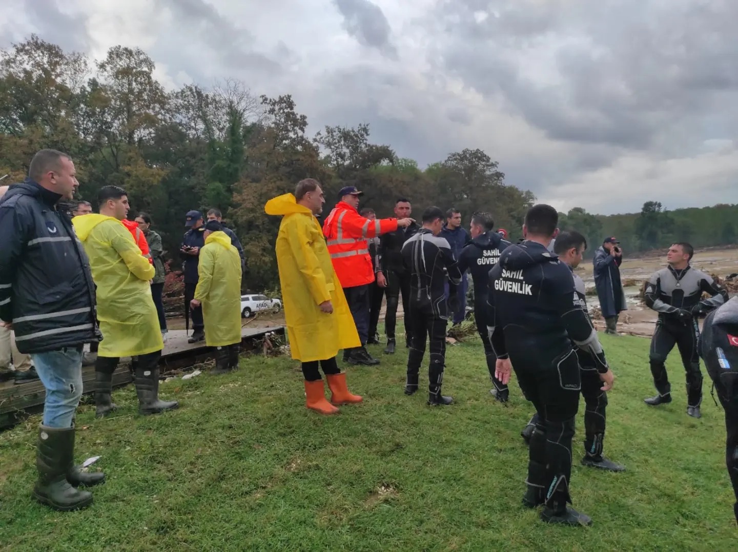 “Devletimiz tüm imkanları ile oluşan mağduriyeti gidermek için canla başla çalışıyor”