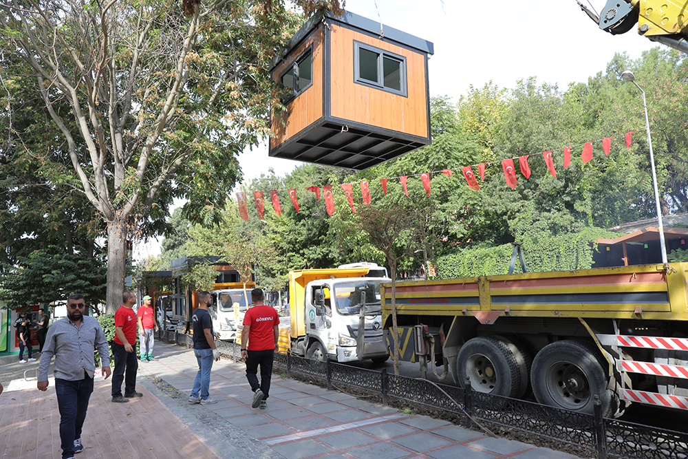Yanan Belediye Dükkânları Yenilendi