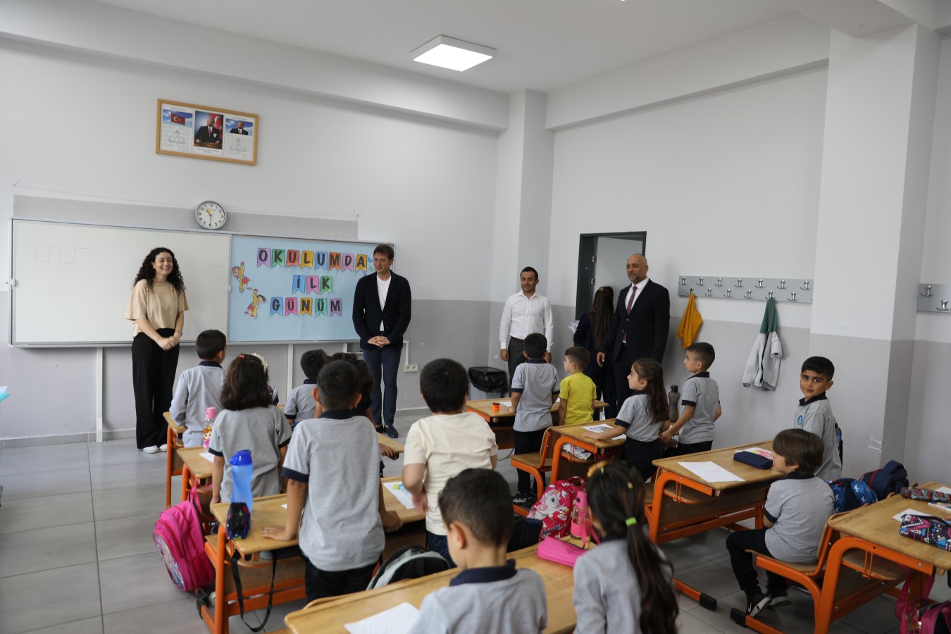 5 Bin Öğrenciye Kırtasiye Seti Dağıttı...