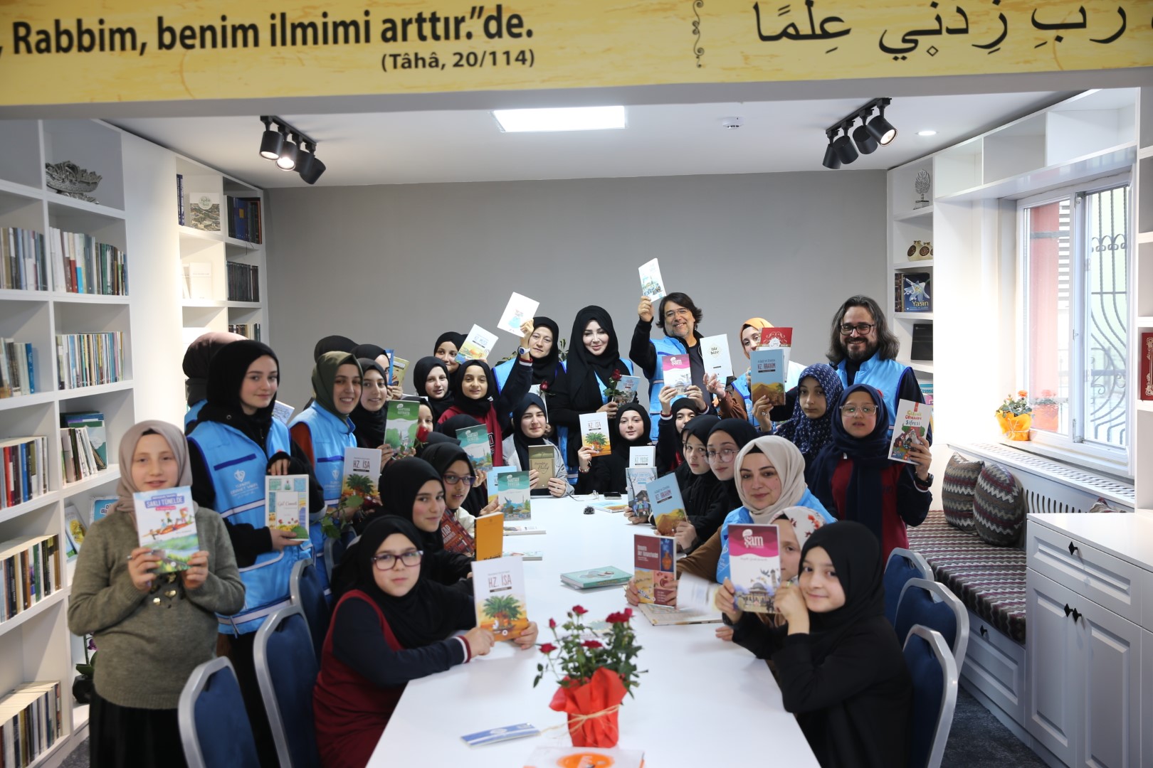 230 kütüphaneye kitap desteği...