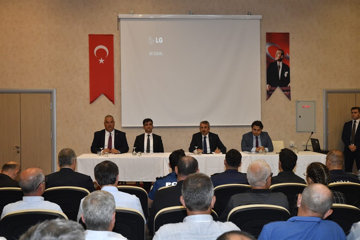 Vali Sezer, Enez’de Muhtarlar İle Bir Araya Geldi