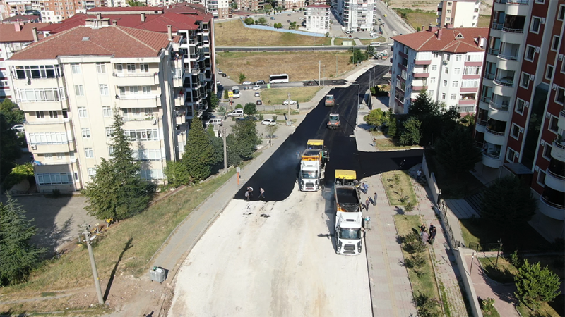 Asfaltlama Çalışmalarını Sürüyor