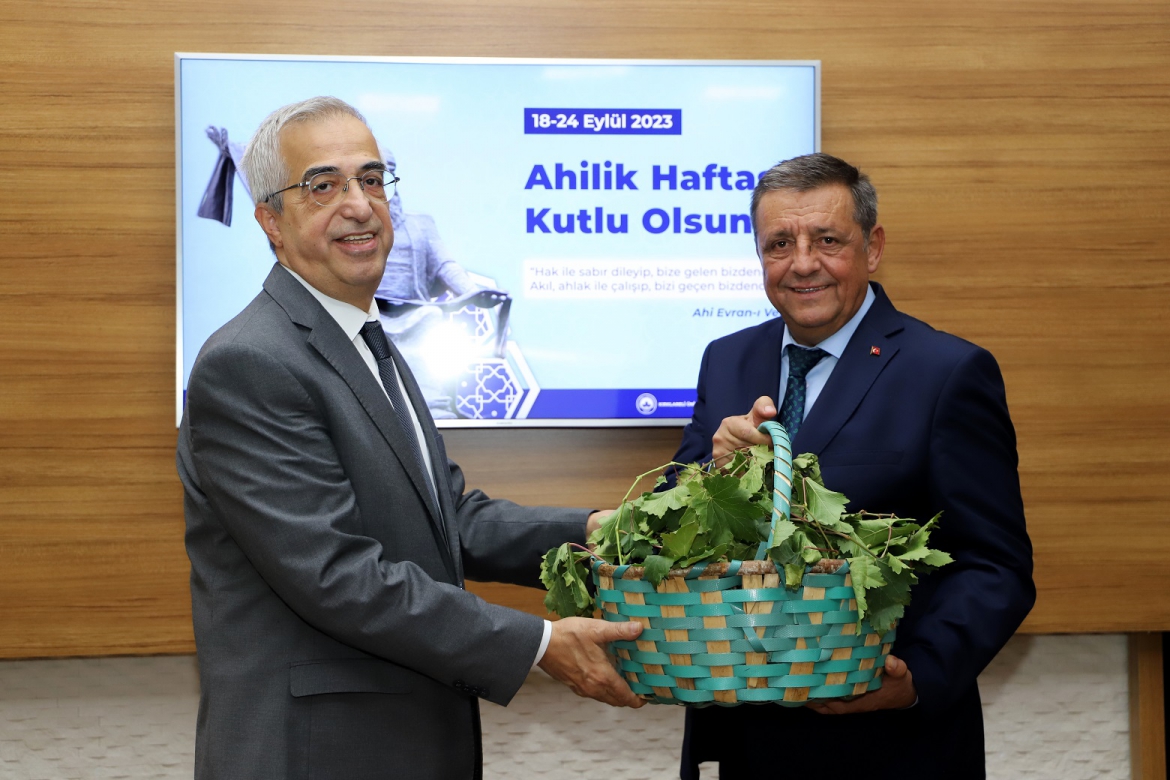 AHİLİK HAFTASI KUTLAMA HEYETİNDEN REKTÖRÜMÜZE ZİYARET