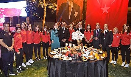 100 YILDIR AYNI GURUR, AYNI HEYECAN...