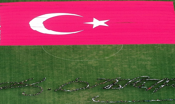 250 Öğrenci Atatürk'ün İmzasının Koreografisini Yaptı