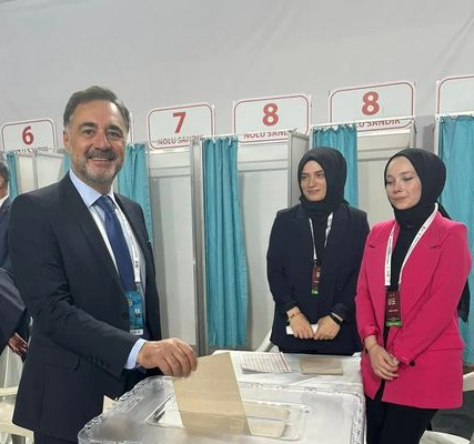 Sarıçam Kongrede Oyunu Kullandı