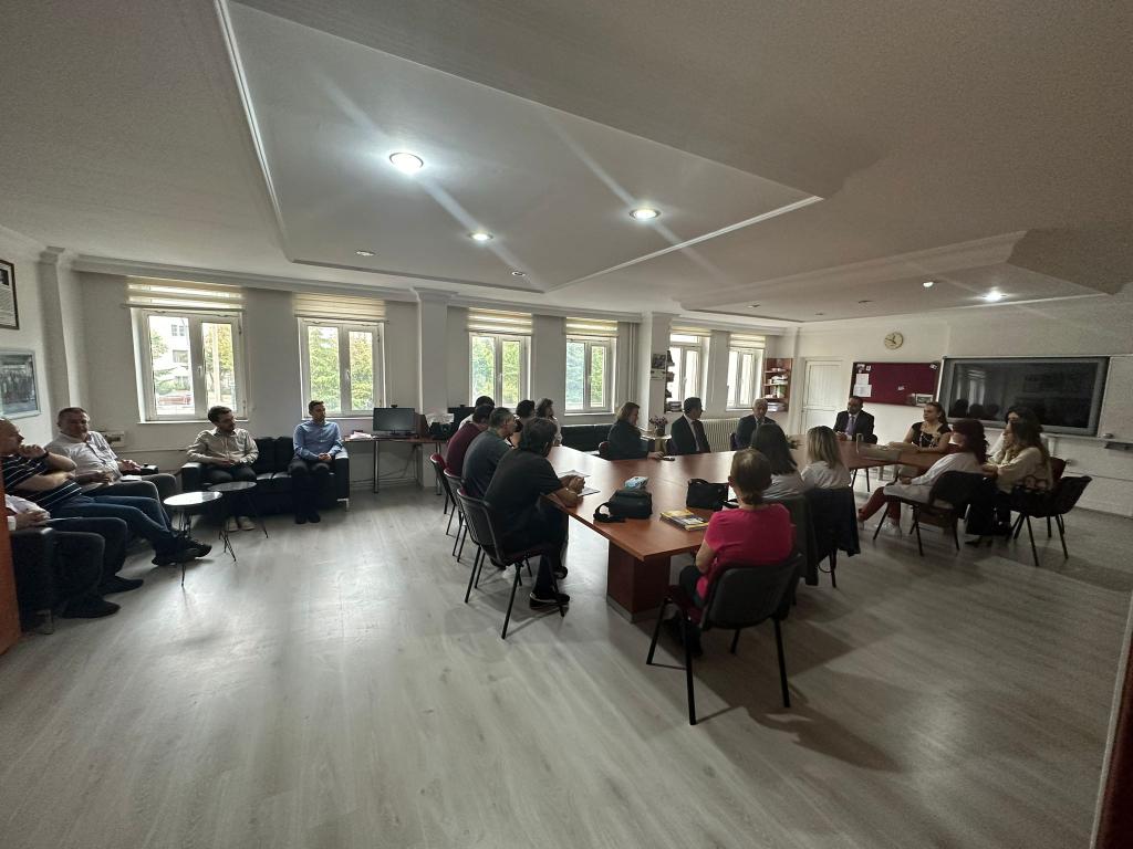 Vali Ekici, Kırklareli Anadolu Lisesi’ni ziyaret etti
