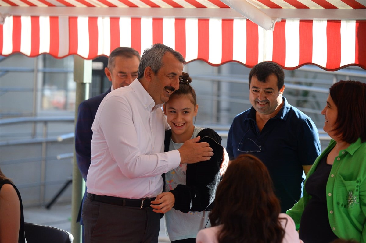 Vali Sezer koruyucu ailelere teşekkür etti