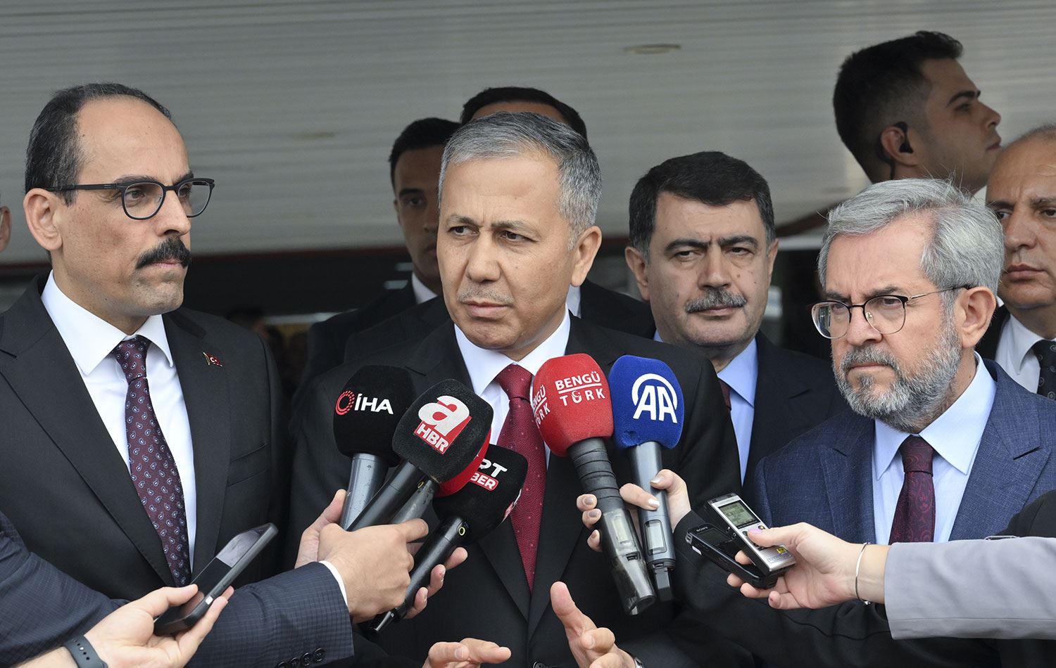 "TERÖRİSTLERİN VE ONLARIN İŞ BİRLİKÇİLERİNİN NEFESLERİNİ KESECEĞİZ "