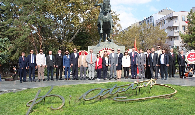 Başkan Ilık 29 Ekim Cumhuriyet Bayramı Çelenk Sunma Töreni’ne katıldı