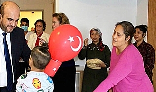 Bayramı Coşkusu Çocuk Servisinde Yaşandı...