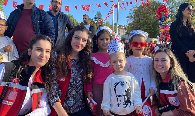Çocukların yüzlerini güldürdü