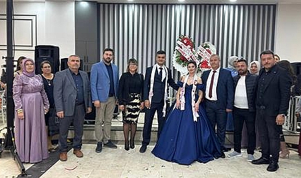 Demet ve Alperen'i tebrik etti...