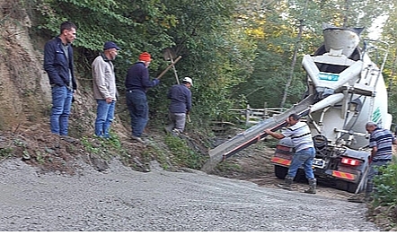 Demirköy Belediyesi, İlçenin Güzelleşmesi İçin Beton Yol Çalışmalarına Devam Ediyor