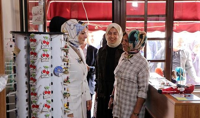 İnceledi ve alışveriş yaptı...