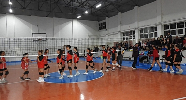 Kurumlar arası voleybol turnuvası düzenlendi