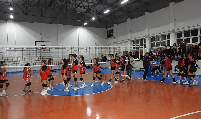 Kurumlar arası voleybol turnuvası düzenlendi
