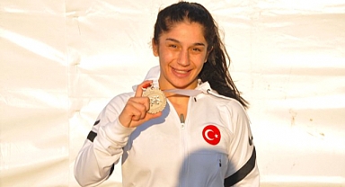 "Mehlika Öztürk’ü yürekten tebrik ediyorum”