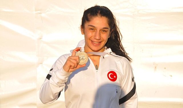 "Mehlika Öztürk’ü yürekten tebrik ediyorum”