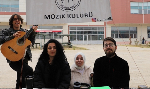 Öğrencilere Renk Katıyor...