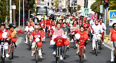 Pedallar cumhuriyet için çevrildi...