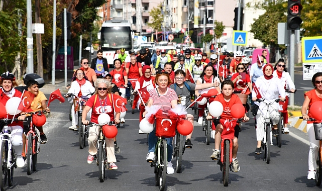 Pedallar cumhuriyet için çevrildi...