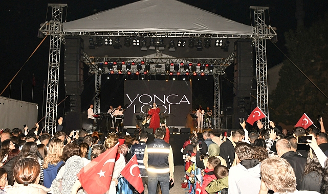 Yonca Lodi Konseriyle Coşkuyla Kutlandı...