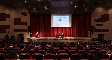 “100. Yılında Cumhuriyet” konferansı düzenlendi
