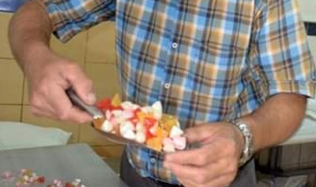 Akide şekeri çikolataya yenildi