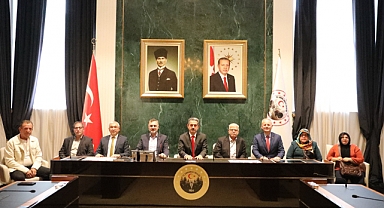 Bakanlığa bina bağışladı