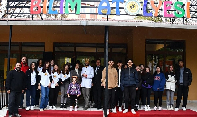 Bilim Atölyesi’nin açılışı “HUHU ile Bilim Şov” ile gerçekleştirildi.