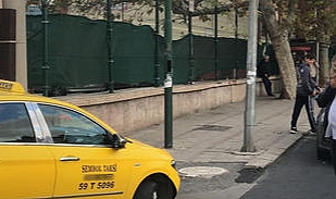 Duraktan Dönerken Çukura Düştü...