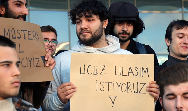 Edirne'de üniversite öğrencileri, toplu ulaşım ücretlerini protesto etti
