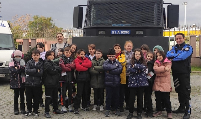 Edirne Koleji Öğrencileri İl Emniyet Müdürlüğü'nü Ziyaret Etti