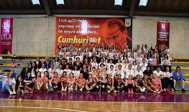Lüleburgaz Belediyesi’nin Kadınlar Spor Turnuvası Cumhuriyet Kupası tamamlandı