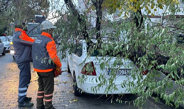 Lüleburgaz Geceyi Fırtına ve Sağanak Yağışla Karşıladı