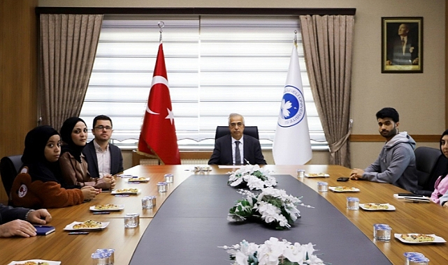 Rektör Şengörür Filistinli öğrencileri ağırladı