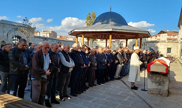 Son yolculuğuna uğurlandı...